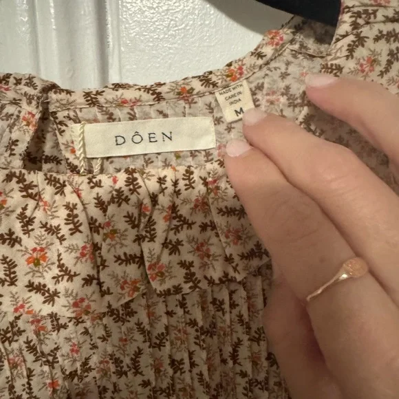 Doen Beige Floral Women's Blouse - Picture 8 of 9